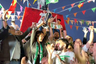 Muğlaspor kupa ile evine döndü