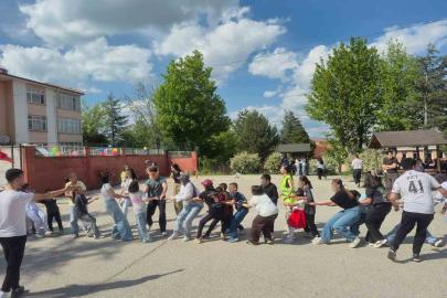 Neşeli Hayatlar Derneği, 19 Mayıs’ta çocukların yüzünü güldürdü