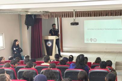 Öğrenciler güvenli internet kullanımı hakkında bilgilendirildi