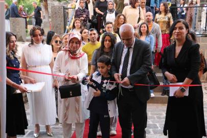 Öğrencilerin atık malzemelerden yaptıkları çalışmalar tarihi mekanda sergilendi