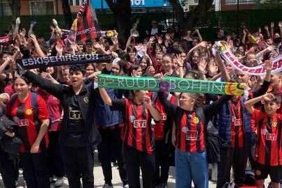 Ortaokul öğrencilerinden Eskişehirspor’a coşkulu destek