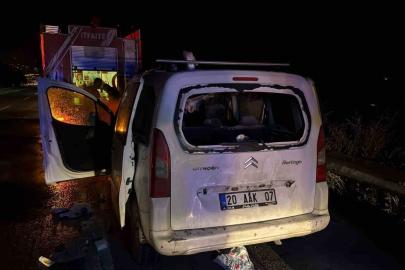 Osmaniye’de bir ticari araç seyir halindeyken yandı