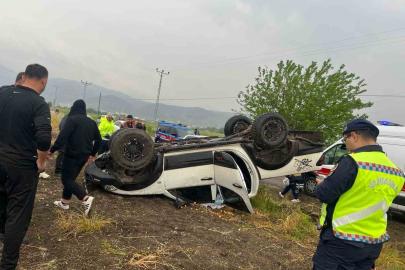 Osmaniye’de kontrolden çıkan otomobil tarlaya devrildi: 1 yaralı