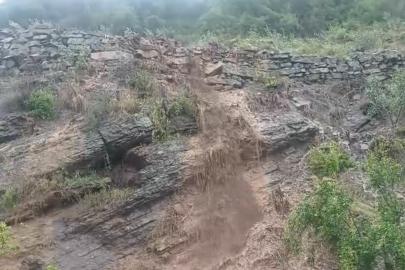 Osmaniye’de şiddetli yağışın ardından toprak kayması meydana geldi