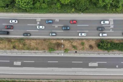 Otoyolda bayram yoğunluğu arttı, trafik yavaşladı