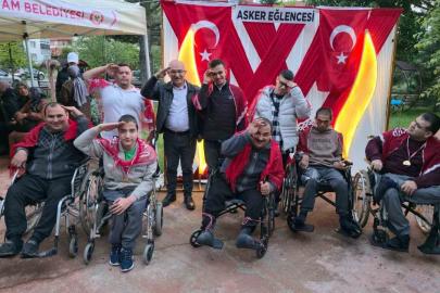 Özel asker ve özel kızlar için unutulmaz gece