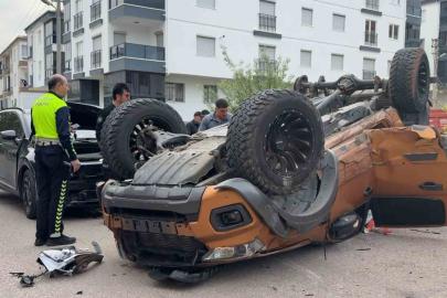 Pikap ile suv aracın çarpıştığı kazada faciadan dönüldü: 1 yaralı