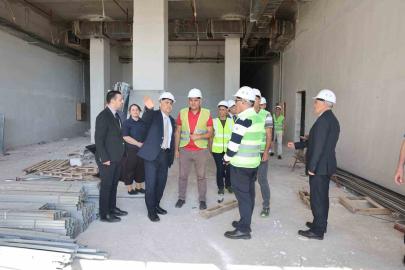 Rektör Kent, Diş Hekimliği Fakültesi hastahane binası inşaatında incelemelerde bulundu