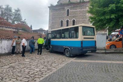 Safranbolu’da freni boşalan dolmuş tarihi çarşıda dehşet saçtı