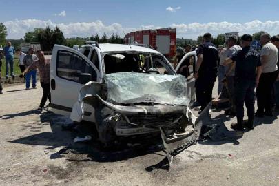 Sakarya’da araçların çarpıştığı kazada 3’ü çocuk 7 kişi yaralandı