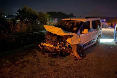 Sakarya’da hafif ticari ile otomobil çarpıştı: 4 yaralı