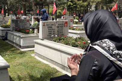 Şehit anneleri, Anneler Günü’nde evlatlarına koştu