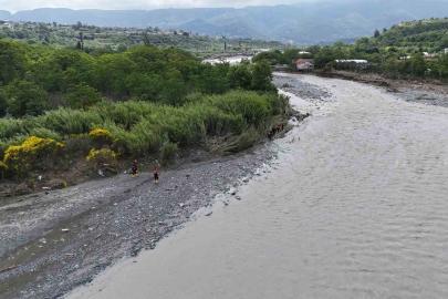 Sel felaketinde kaybolan 2 genci arama çalışmaları ikinci gününde devam ediyor