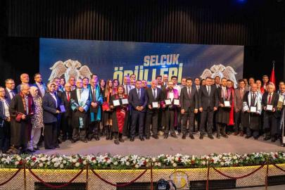 Selçuk Üniversitesinde başarıya katkı sağlayanlar onurlandırıldı