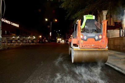 Siirt’te asfalt mesaisi gece de sürüyor