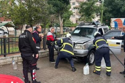 Siirt’te park halindeki pikap yandı