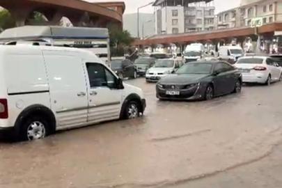 Siirt’te sağanak yağış sele neden oldu, iş yerleri ve seralar zarar gördü