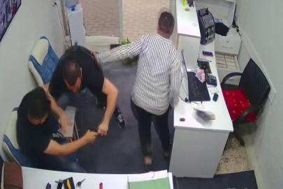 Silahla döviz bürosunu basan husumetlisine karşı boğuşarak hayatta kalmayı başardı