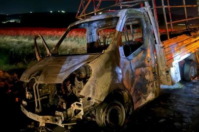 Şırnak’ta seyir halindeki kamyonet alev aldı