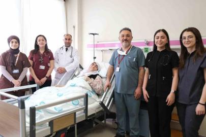 Sivas’ta hastanın göğüs duvarındaki 8 kiloluk tümör başarıyla çıkarıldı