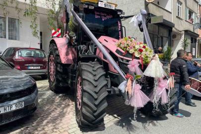 Sivas’tan İstanbul’a getirdiği pembe traktörle gelin almaya gitti