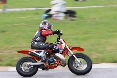 Süpermoto ve MotoMini heyecanı Uşak’ta başladı