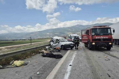 TAG Otoyolu’nda tır hafif ticari araca arkadan çarptı: 2 ölü, 2 yaralı