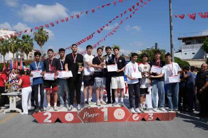 Tarsus’ta 19 Mayıs coşkusu, genç sporcular ödüllendirildi