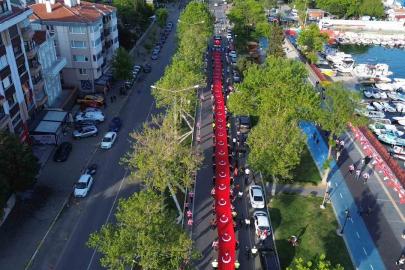 Tekirdağ’da dev bayrakla gençlik yürüyüşü