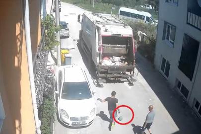 Temizlik işçilerinin topla eğlendiği anlar kamerada