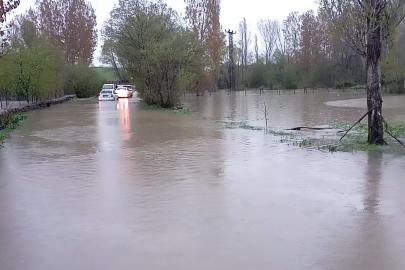 Tokat’ta Çekerek Irmağı taştı, yollar ve tarlalar sular altında kaldı