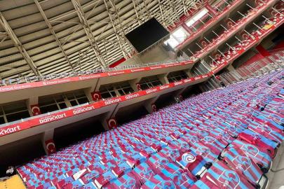 Trabzon Büyükşehir Belediyesi, Antalya Stadyumu’nu bayraklarla donattı