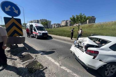 Trafik polisinden örnek davranış: Sürücülerin güvenliği için süpürgeyle yolu süpürdü