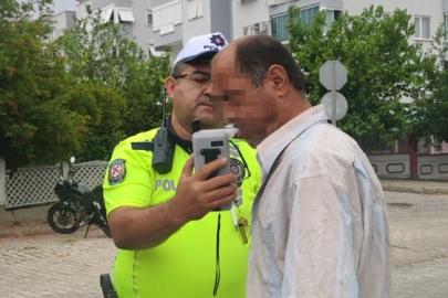 Trafikte zikzak çizerek ilerledi, hem alkollü hem firari çıktı