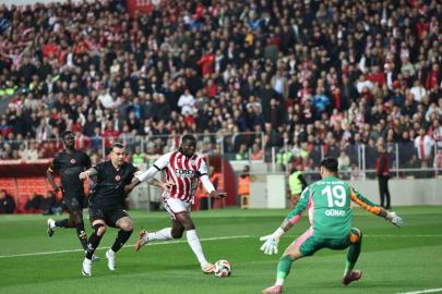 Trendyol Süper Lig: Samsunspor: 0 - Galatasaray: 1 (Maç devam ediyor)