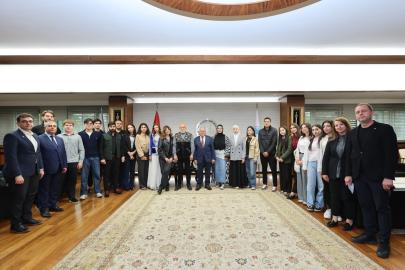 Türk Dünyası gençleri, Kültür Başkenti Kayseri’de Başkan Büyükkılıç’ı ziyaret etti