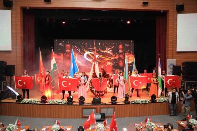 Türk Dünyası gösterisi büyüledi
