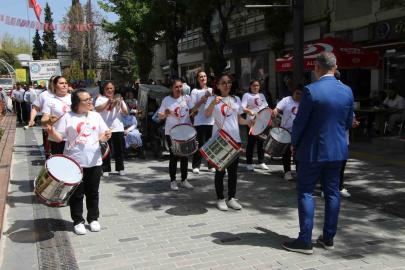 Uşak’ta engellilere farkındalık yürüyüşü gerçekleştirildi