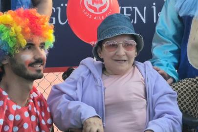 Valiyi çok sevdiğini söyleyen engellinin duygulandıran mutluluğu