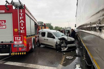 Yangın ihbarına giden itfaiye aracı zincirleme kazaya karıştı: 4 yaralı