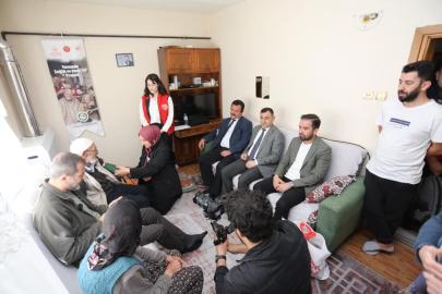 Yaşlıların ayağına doktor, berber ve tesisatçı gitti, dünyalar onların oldu