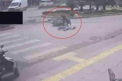Yaya geçidini kullanan bisiklete motosiklet çarptı: 2’si çocuk 3 yaralı