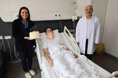 Yeni yaşını doktoruyla birlikte kutladı
