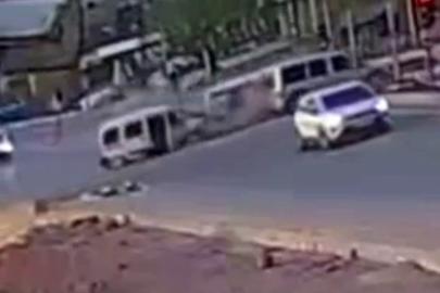 Yüksekova’da 11 kişinin yaralandığı zincirleme kaza kamerada