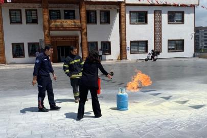 Yunusemre Belediyesi’nde gerçeğini aratmayan yangın tatbikatı