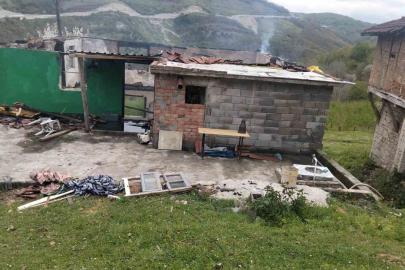Zonguldak’ta çıkan yangın yaşlı çiftin evini küle çevirdi