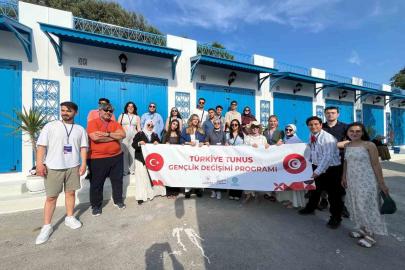 Afyonkarahisarlı 3 genç Tunus’u gezdi