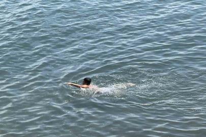 Ahlat’ta çocuklar Van Gölü’nün keyfini çıkardı