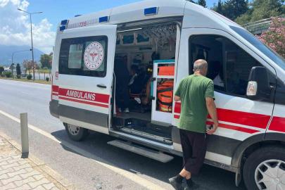 Alanya’da motosiklet kazasında sürücü ve yolcu yaralandı