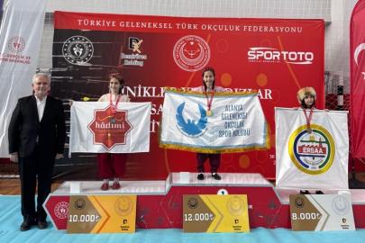 Alanyalı minik okçular Türkiye Şampiyonası’ndan madalyalarla döndü